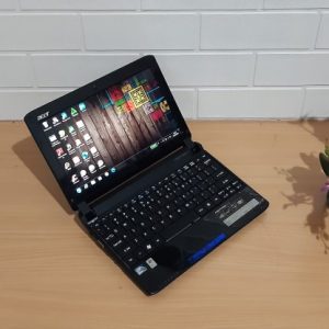 Acer Aspire One Intel Atom N450, slim ringan layar 10-inch normal semua (terjual)