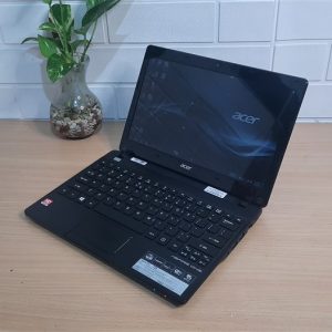 Netbook Acer Aspire 725 AMD Dualcore C70 ram 4GB hardisk 320GB layar 11’6in slim mulus elegan (terjual)