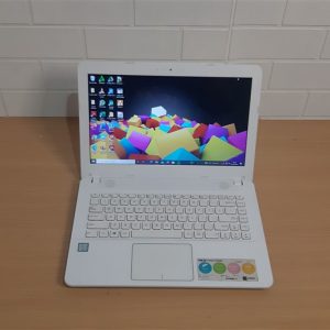 Laptop Asus X441UA putih elegan Core i3-6006u gen 6 ram 4GB DDR4 SSD 128 Hardisk 500GB Normal Semua(Terjual)