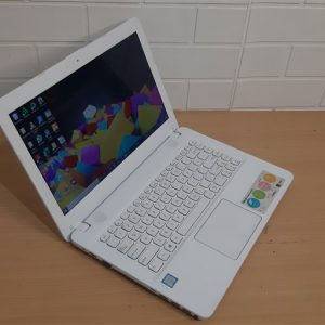 Laptop Asus X441UA putih elegan Core i3-6006u gen 6 ram 4GB DDR4 SSD 128 Hardisk 500GB Normal Semua(Terjual)